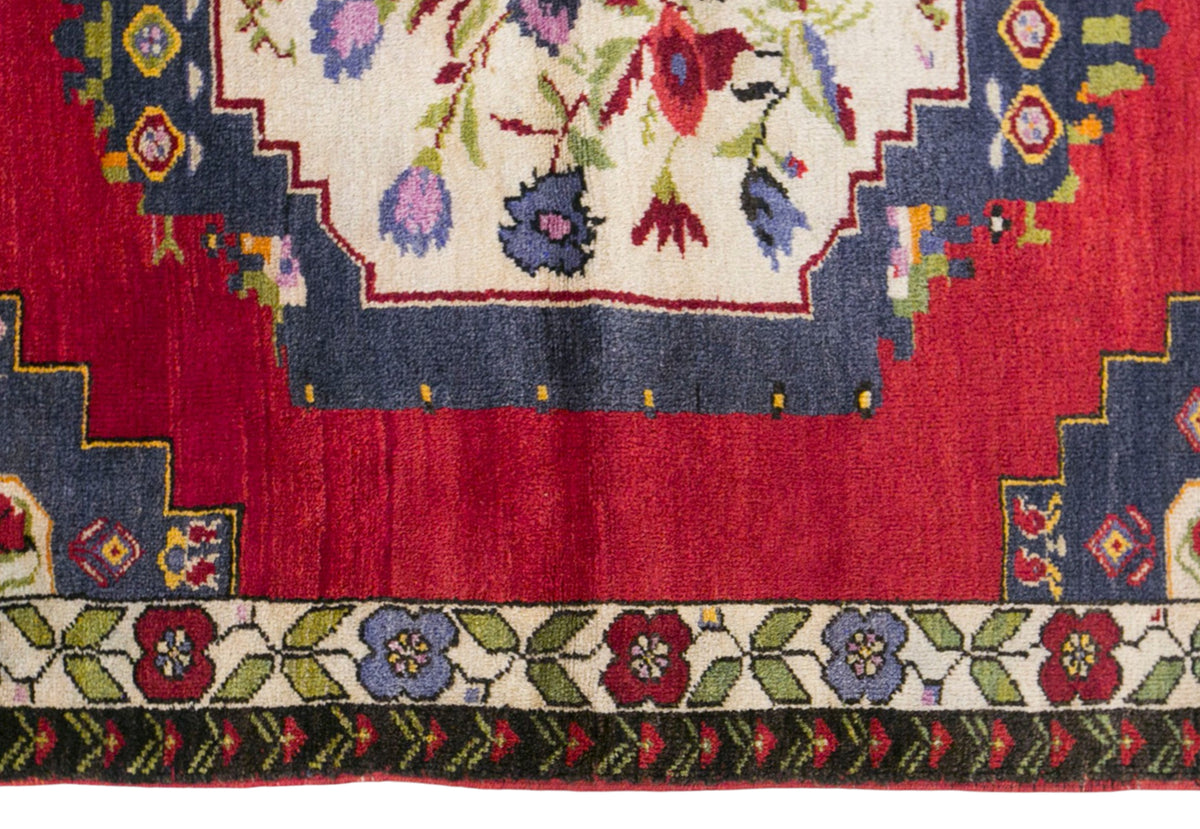 Vintage Konya Karapinar Rug, 130 × 181 cm / 4.3 x 5.9 ft Handmade Wool Rug