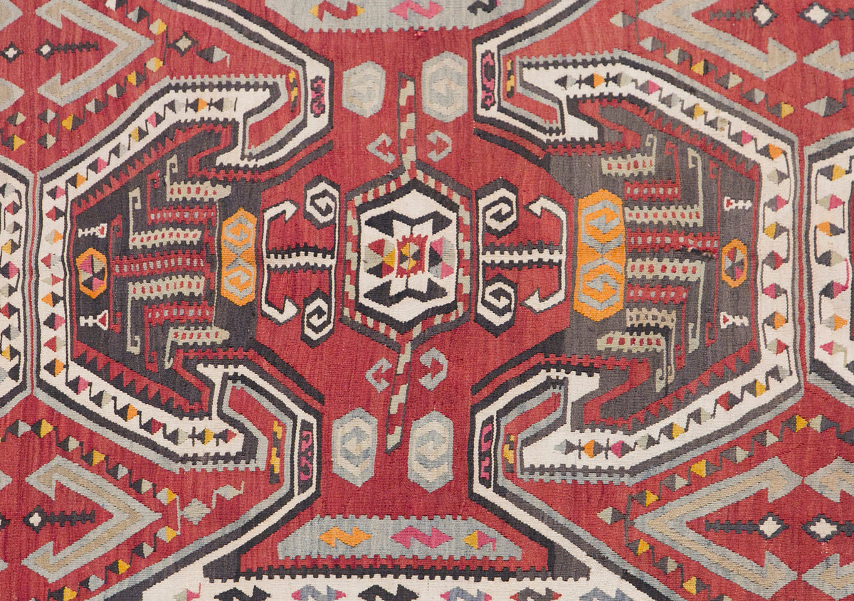 Vintage Hattuşaş kilim, 195 x 406 cm / 6.4 x 13 feet