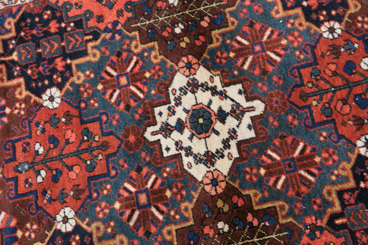 Vintage Small Rug, 140 x 205 cm / 4.6 x 6.7 feet