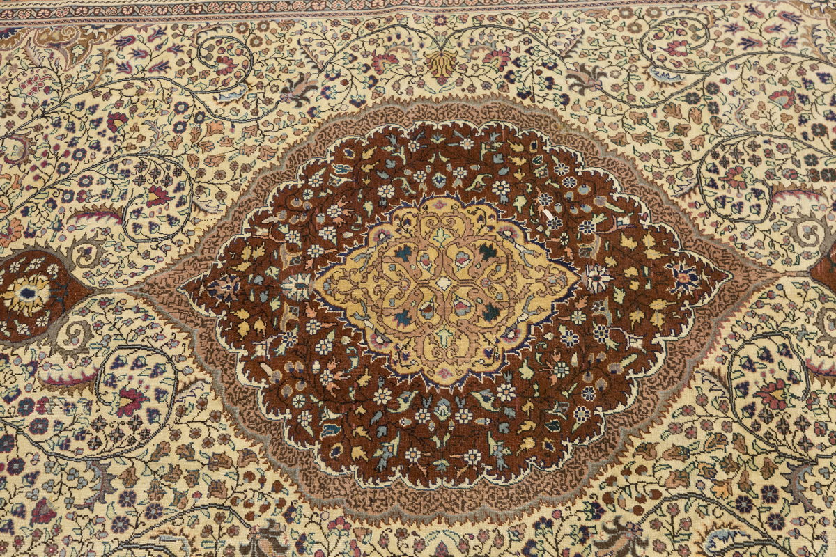 Large Vintage Bohemian Rug – 195x295 cm / 6'5"x9'8"