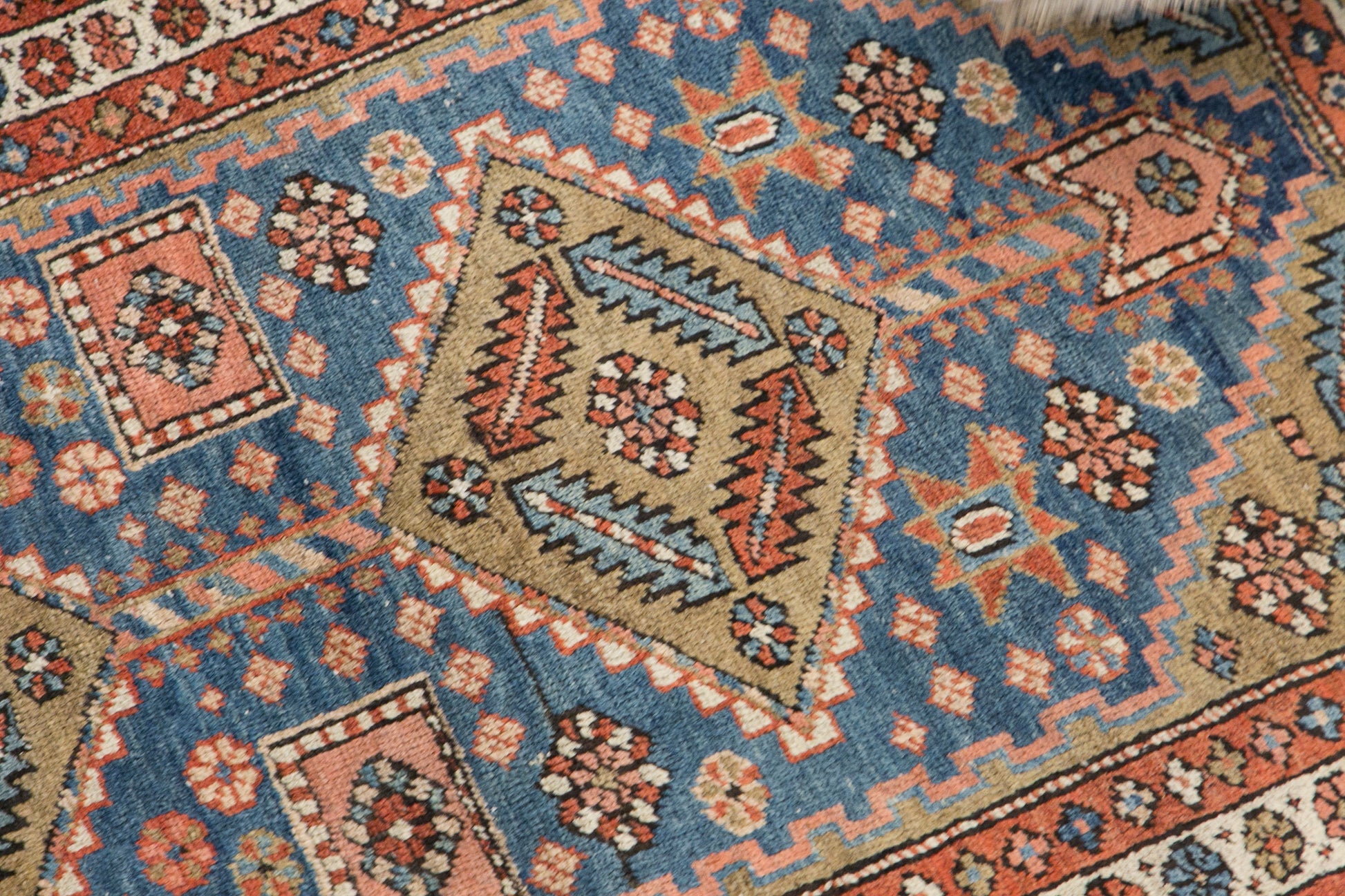 60+ Yrs  Wool Area Rug – 95 x 185 cm / 3.1 x 6.1 ft