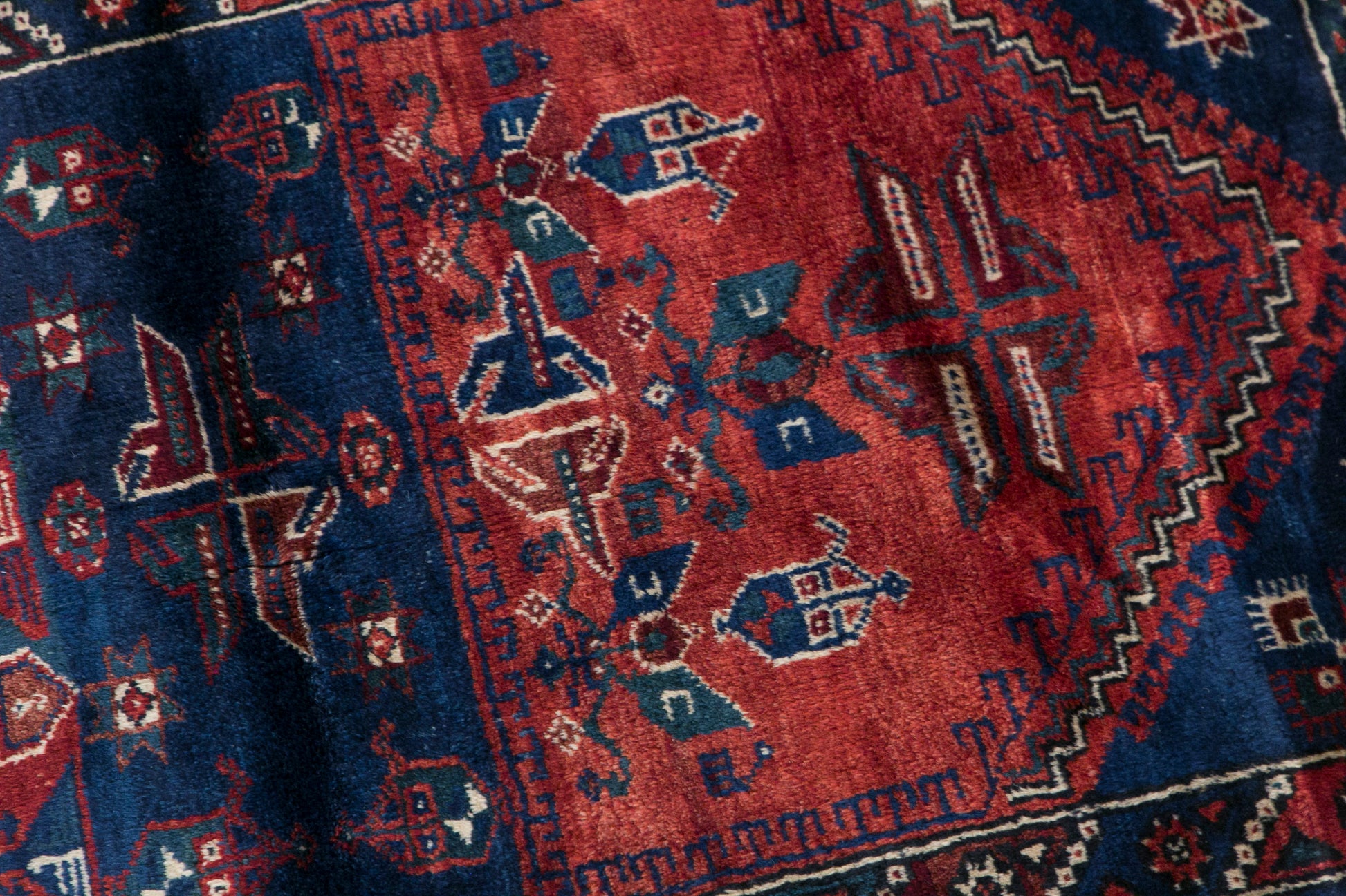 80+ Year Old Döşemealtı Rug, 120 x 185 cm (3'11" x 6'1")
