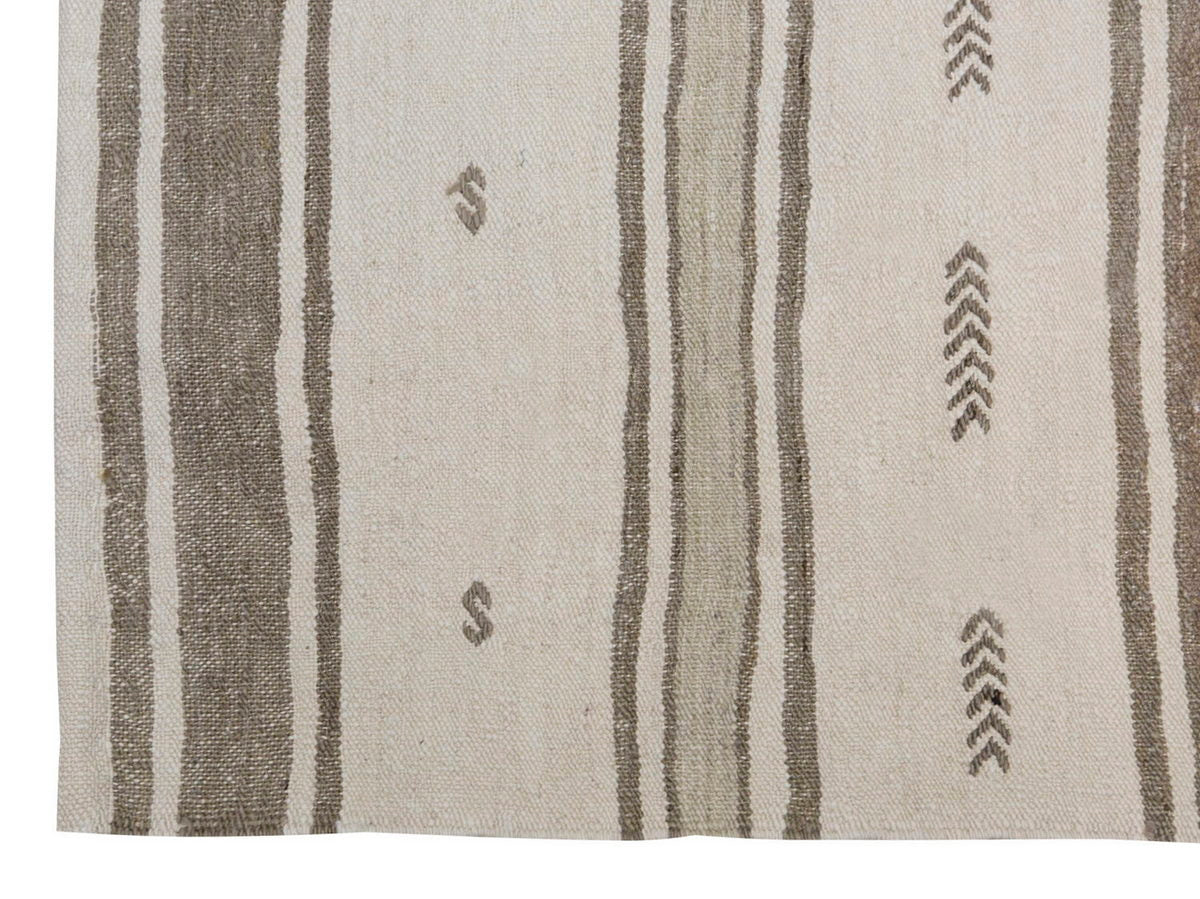 Neutral Kilim 4'4" x 5'1" feet 133 x 155 cm