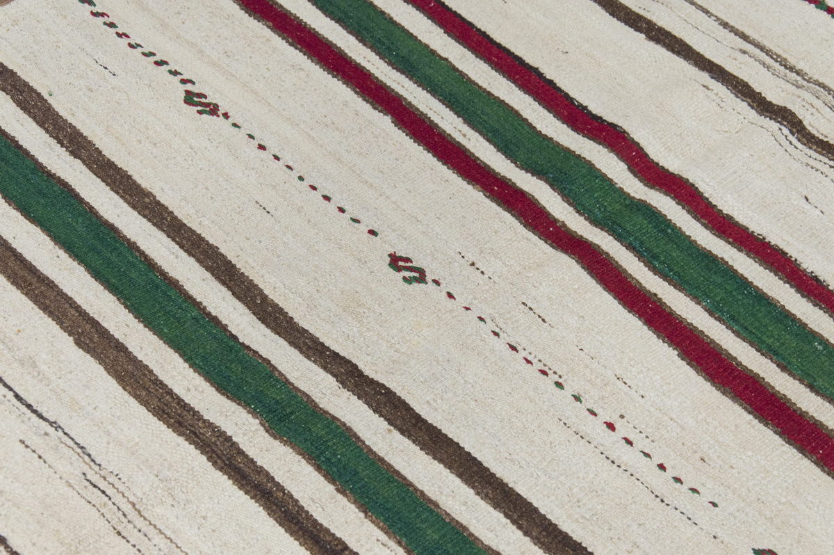 Neutral Kilim 4'5" x 5'11" feet 135 x 180 cm