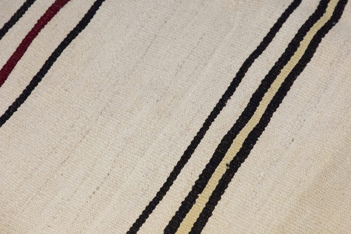 Neutral Kilim 4'7" x 5'4" feet 140 x 163 cm
