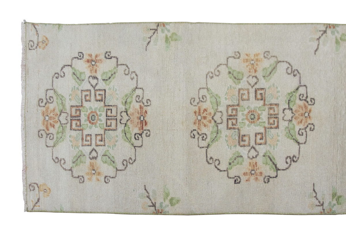 Runner Rug 2'6" x 8'3" feet  77 x 252 cm