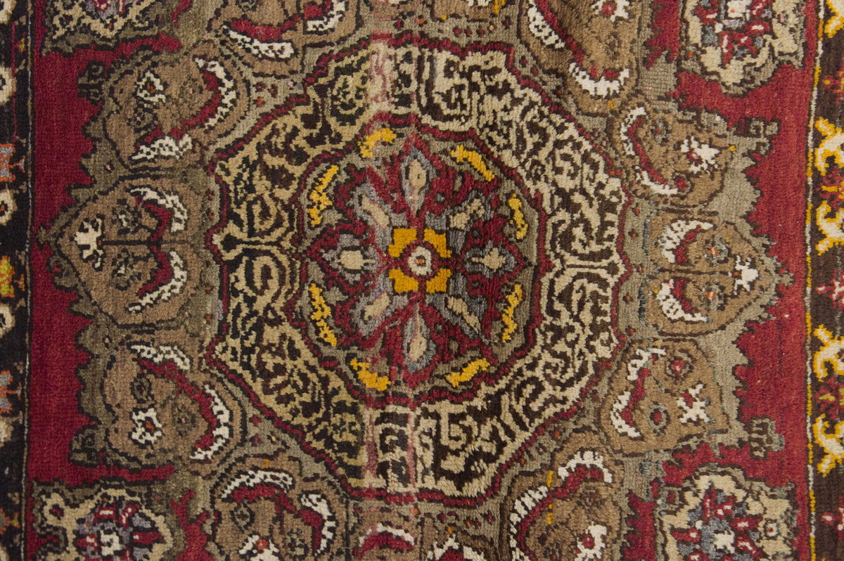 Small Rug 3" x 3" feet  87 x 89 cm