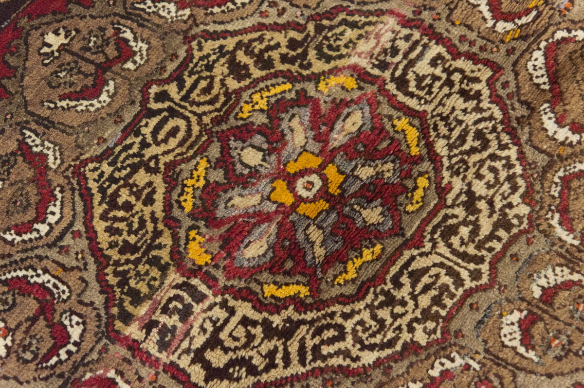 Small Rug 3" x 3" feet  87 x 89 cm