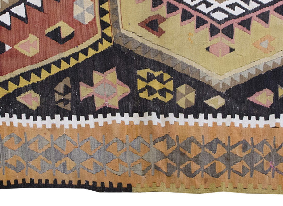 Vintage Kilim Rug,Kırşehir Kilim 4" x 6'8" feet 121 x 204 cm