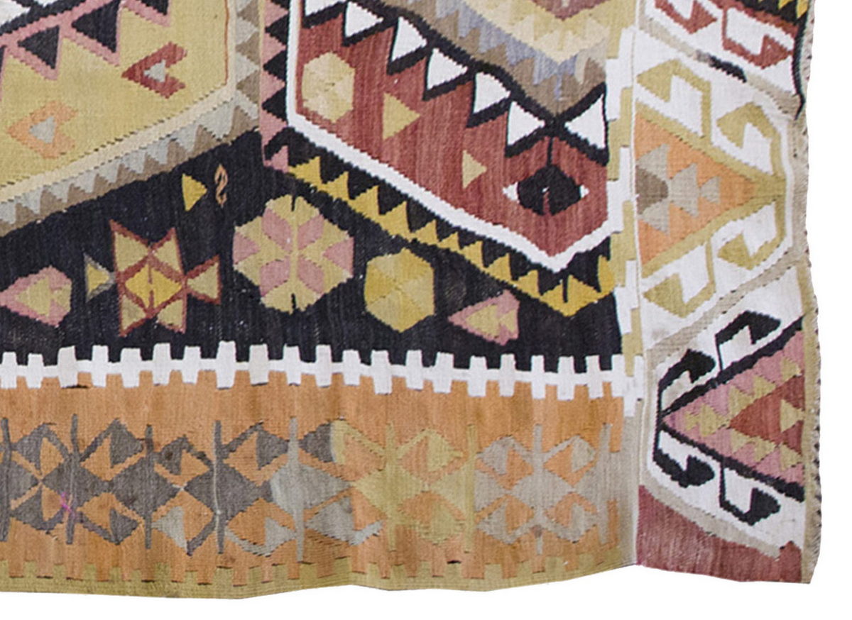Vintage Kilim Rug,Kırşehir Kilim 4" x 6'8" feet 121 x 204 cm