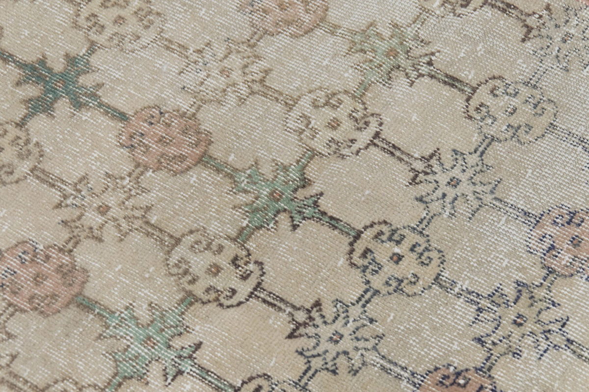 Vintage Rug 2'4" x 4" feet  72 x 124 cm