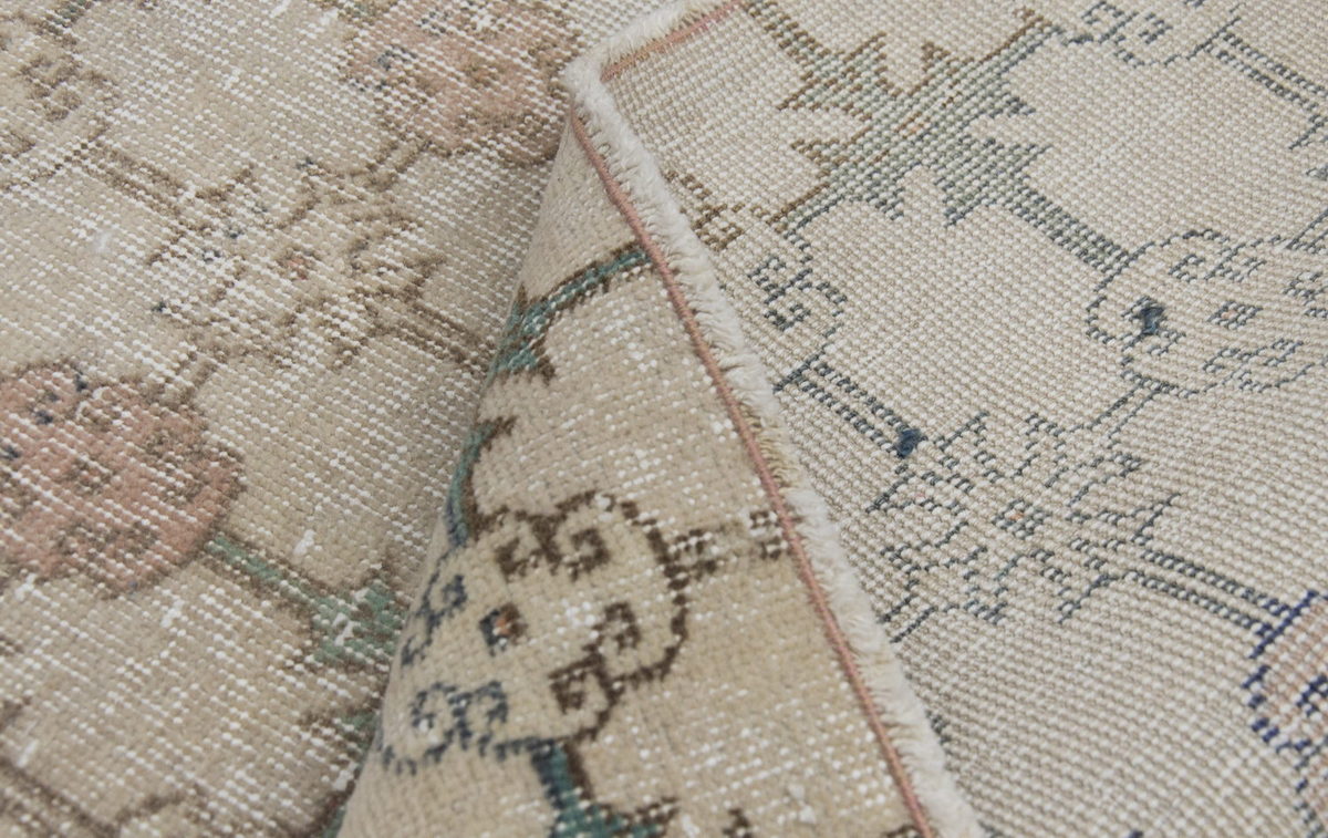 Vintage Rug 2'4" x 4" feet  72 x 124 cm