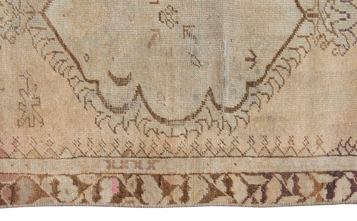 Vintage Rug 2'6" x 4'8" feet 76 x 142 cm