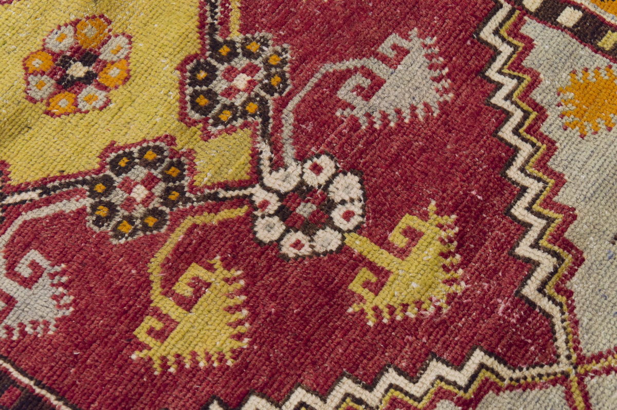 Vintage Rug 2'7" x 4'8" feet  78 x 142 cm