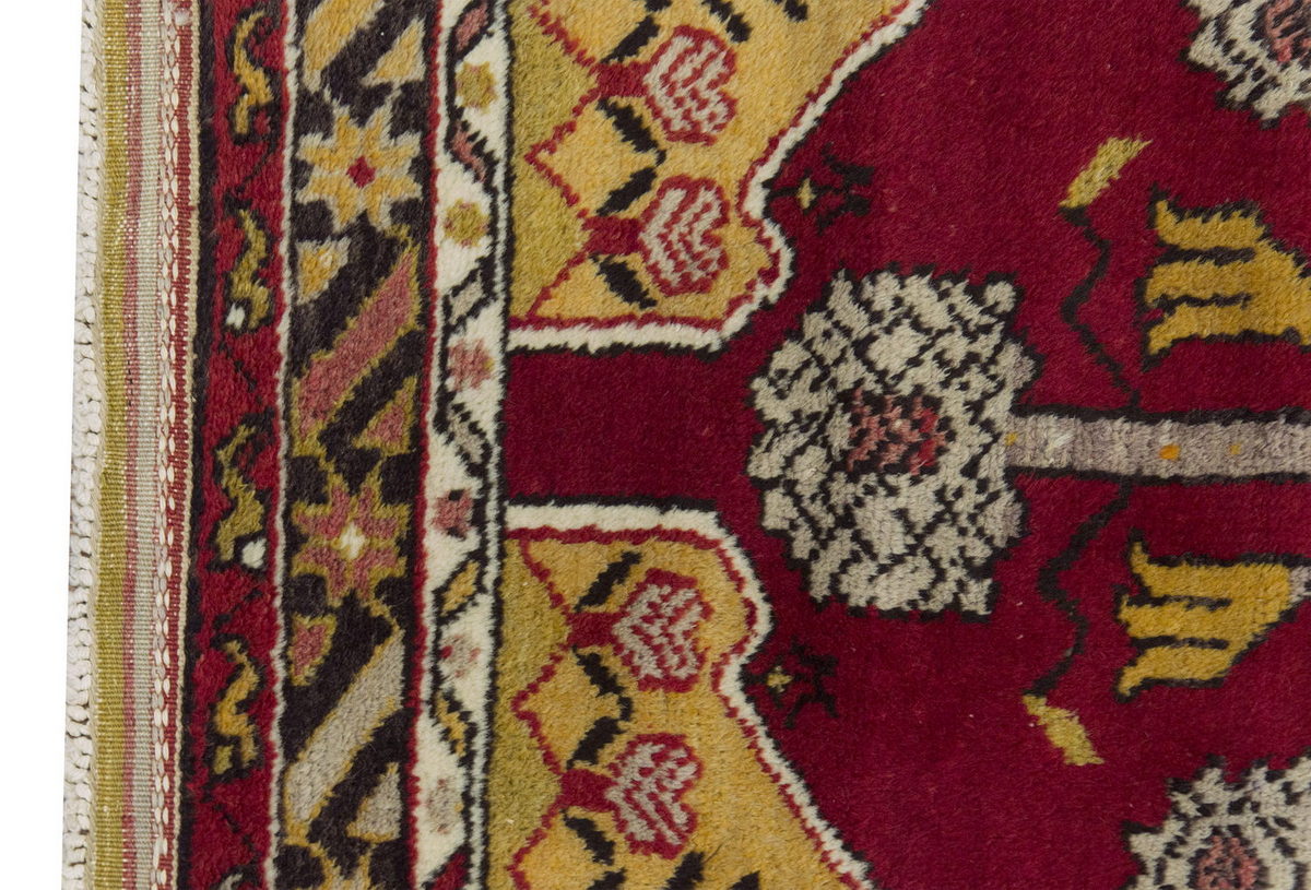 Vintage Rug 2'8" x 5" feet  81 x 150 cm