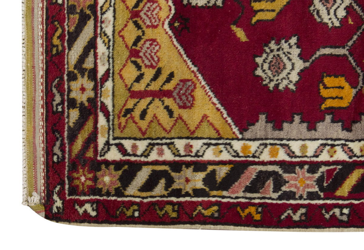 Vintage Rug 2'8" x 5" feet  81 x 150 cm