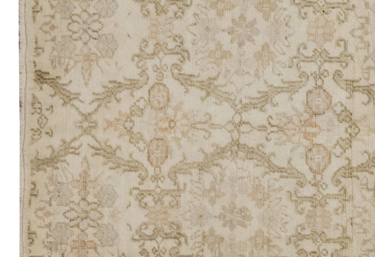 Vintage Rug 3'10" x 5'8" feet 117 x 172 cm