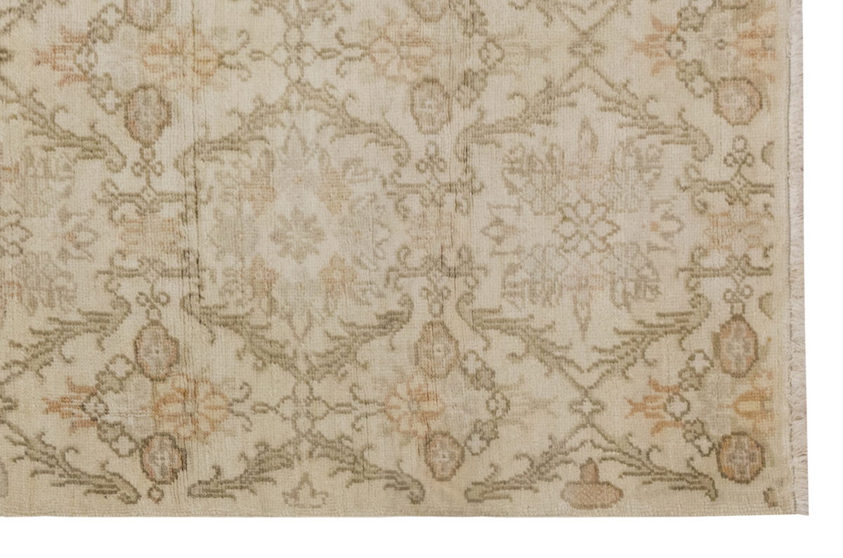 Vintage Rug 3'10" x 5'8" feet 117 x 172 cm