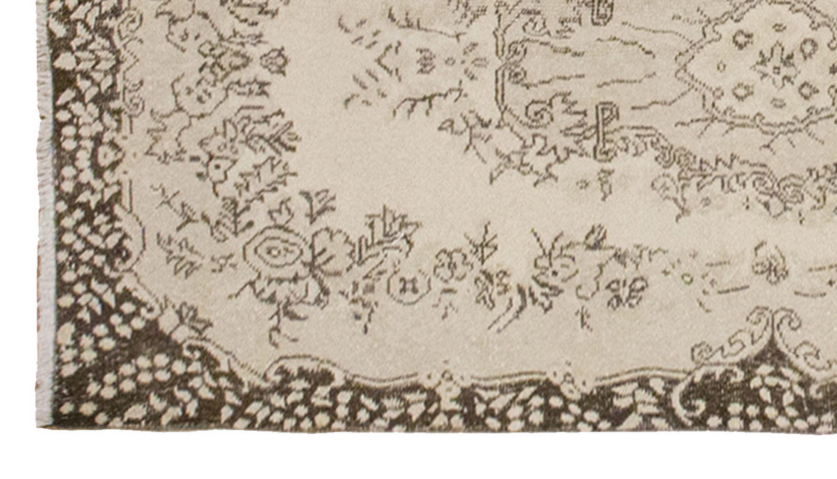 Vintage Rug 3'10" x 6'11" feet 117 x 210 cm
