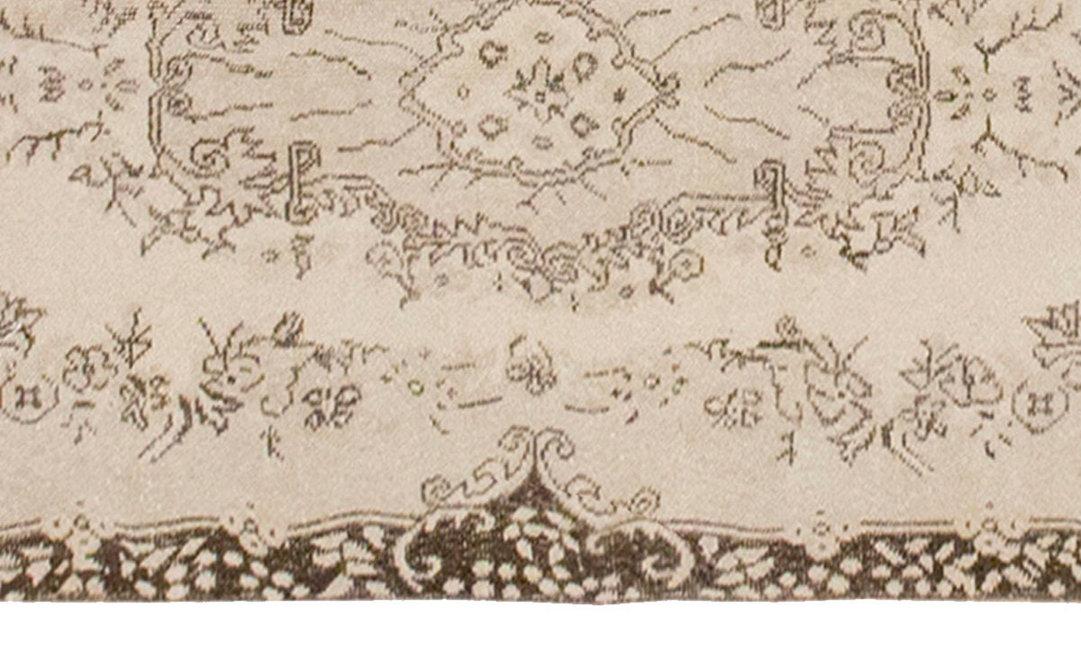 Vintage Rug 3'10" x 6'11" feet 117 x 210 cm