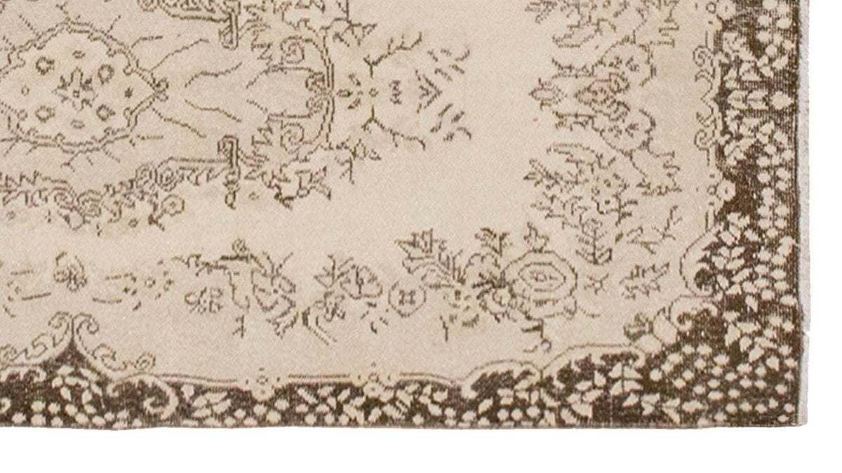 Vintage Rug 3'10" x 6'11" feet 117 x 210 cm