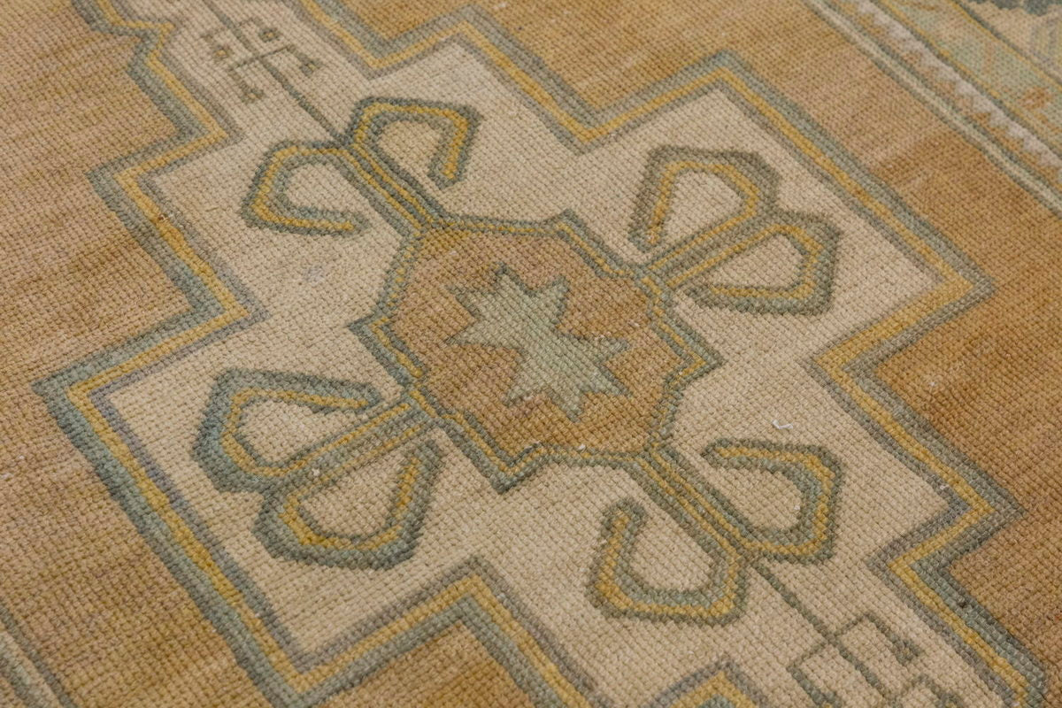 Vintage Rug 3'10" x 7'11" feet 117 x 242 cm