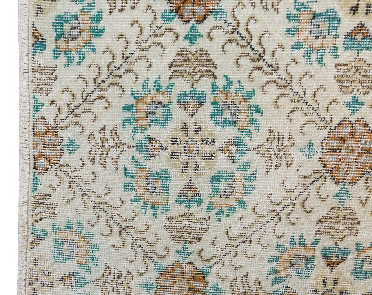 Vintage Rug 3'11" x 6'11" feet 120 x 210 cm