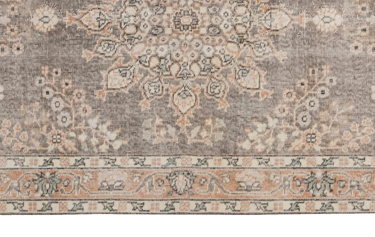 Vintage Rug 3'11" x 6'11" feet 120 x 210 cm