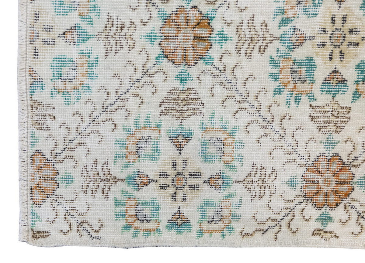Vintage Rug 3'11" x 6'11" feet 120 x 210 cm