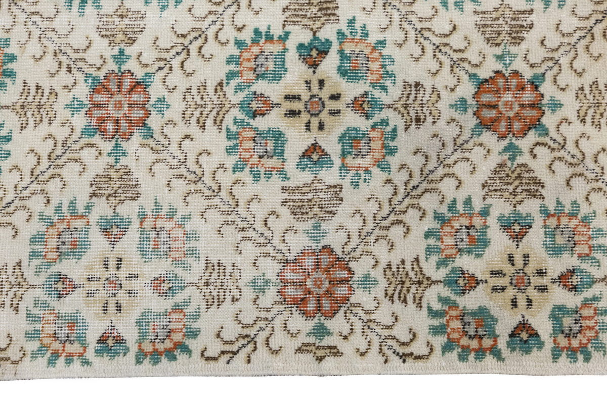 Vintage Rug 3'11" x 6'11" feet 120 x 210 cm