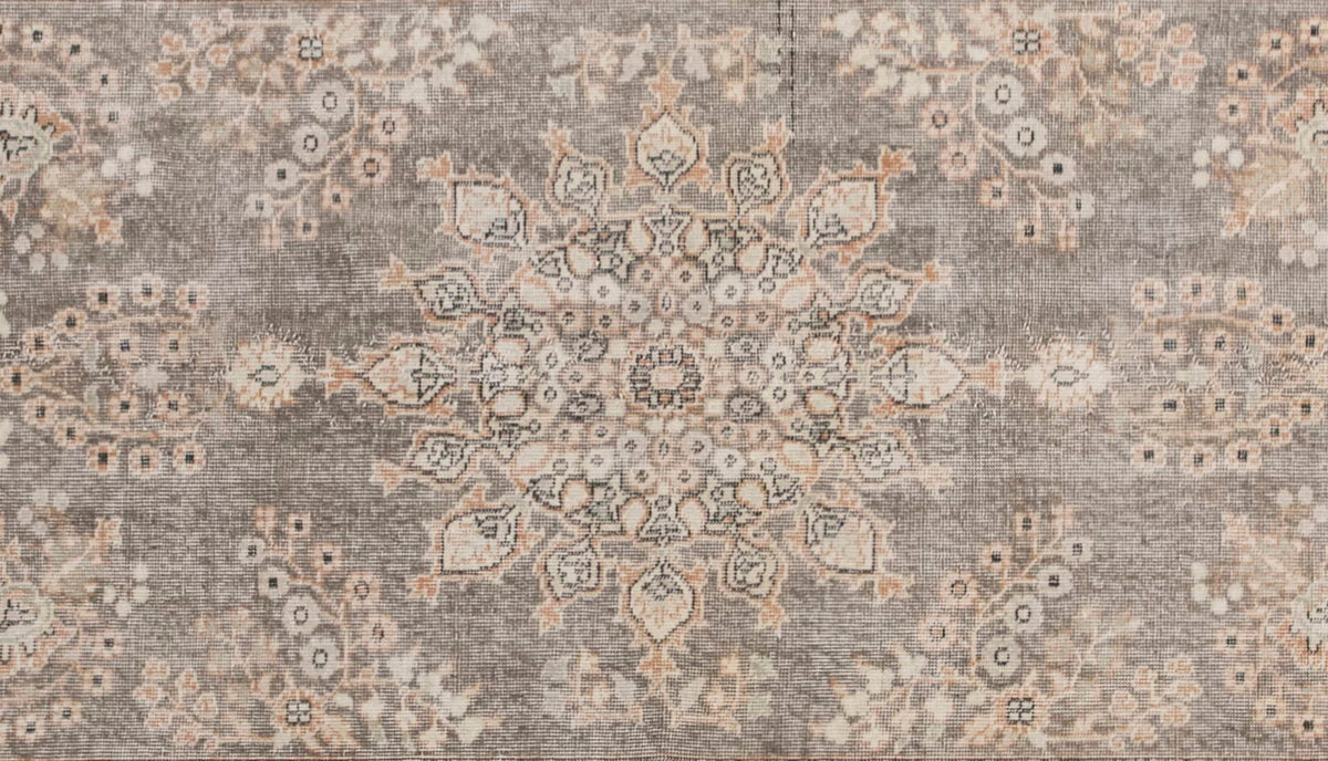 Vintage Rug 3'11" x 6'11" feet 120 x 210 cm