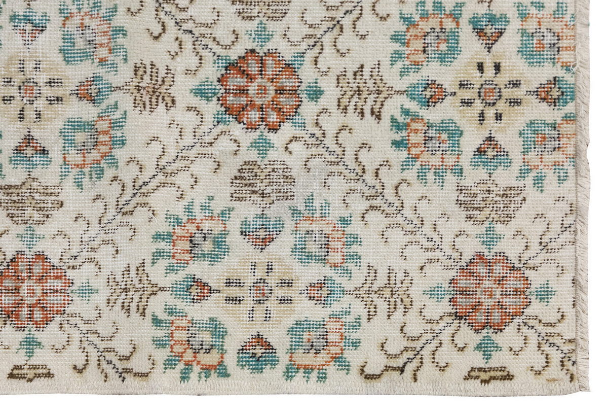 Vintage Rug 3'11" x 6'11" feet 120 x 210 cm