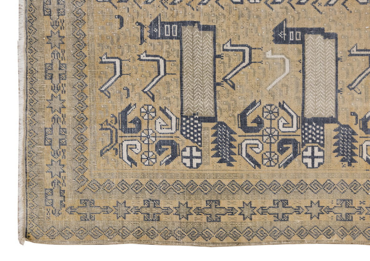 Vintage Rug 3'11" x 6 feet 120 x 184 cm