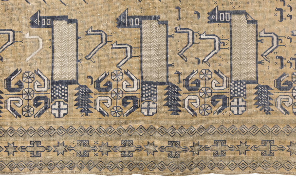Vintage Rug 3'11" x 6 feet 120 x 184 cm