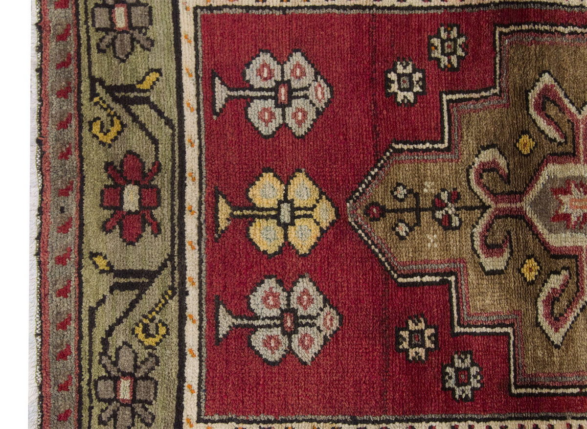 Vintage Rug 3'4" x 4'3" feet  102 x 130 cm