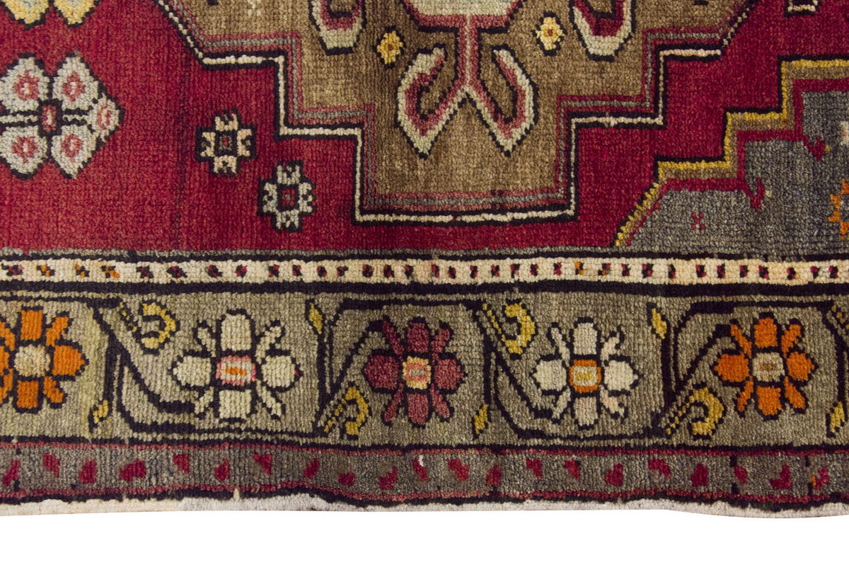 Vintage Rug 3'4" x 4'3" feet  102 x 130 cm