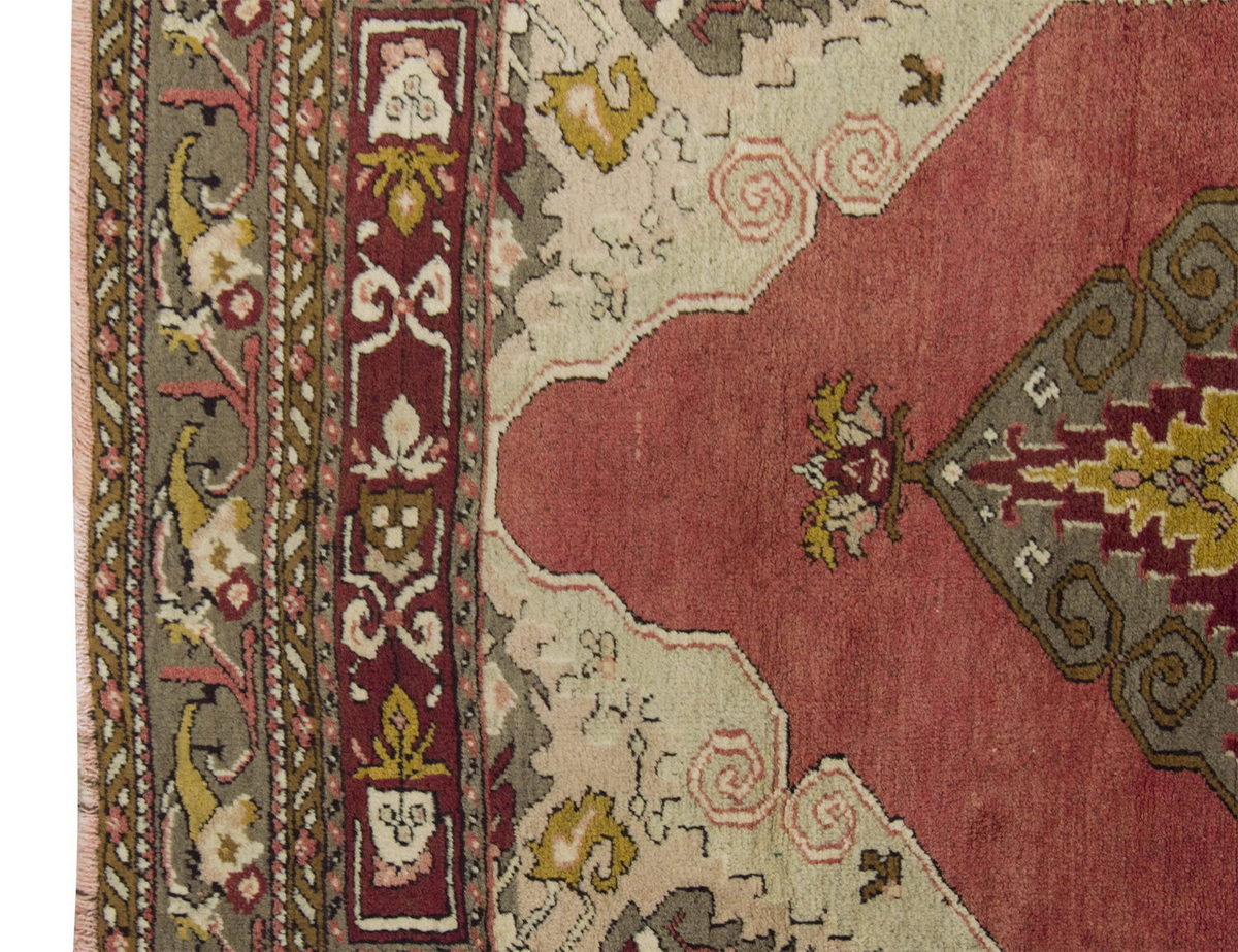 Vintage Rug 3'5" x 5'3" feet  103 x 161 cm