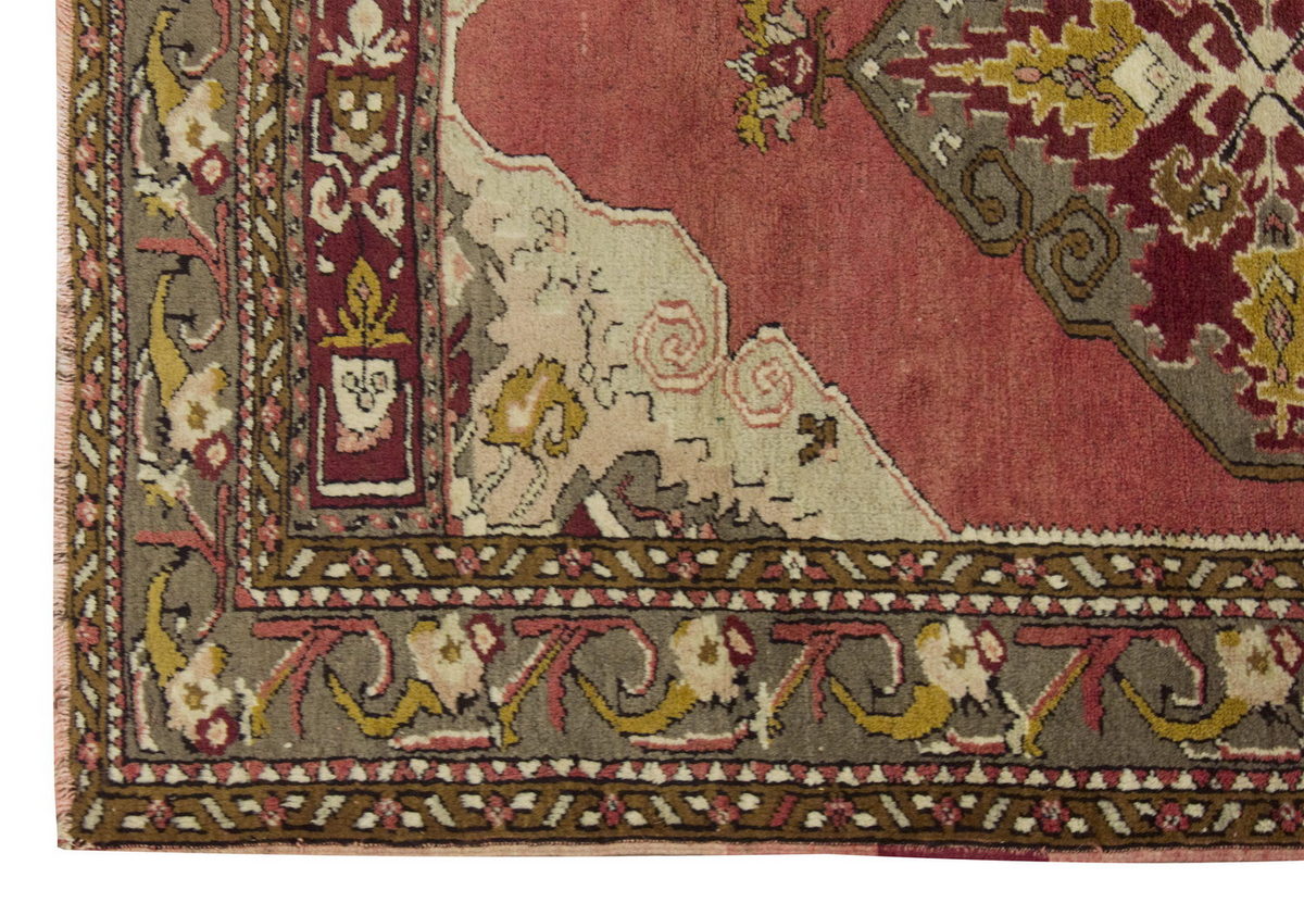 Vintage Rug 3'5" x 5'3" feet  103 x 161 cm