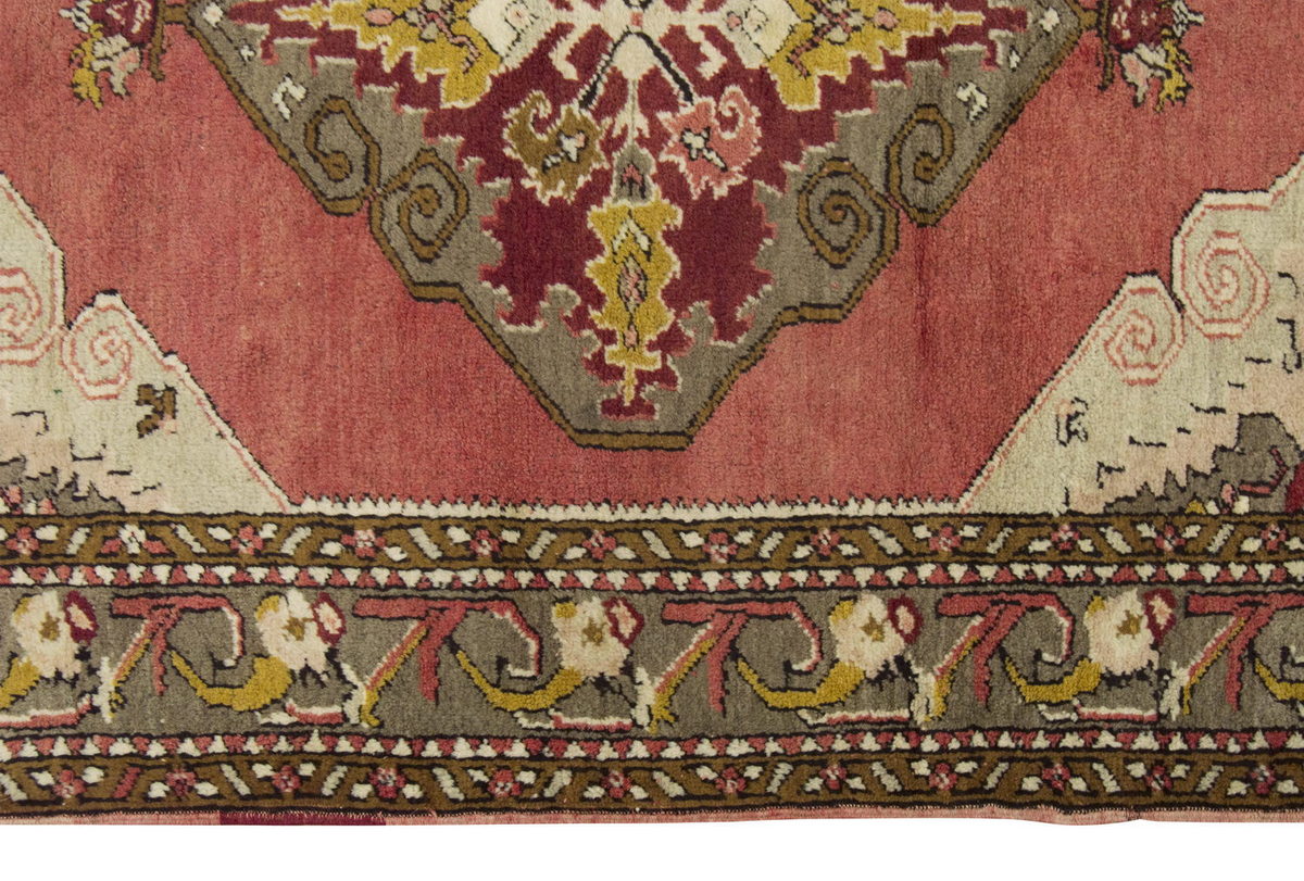 Vintage Rug 3'5" x 5'3" feet  103 x 161 cm