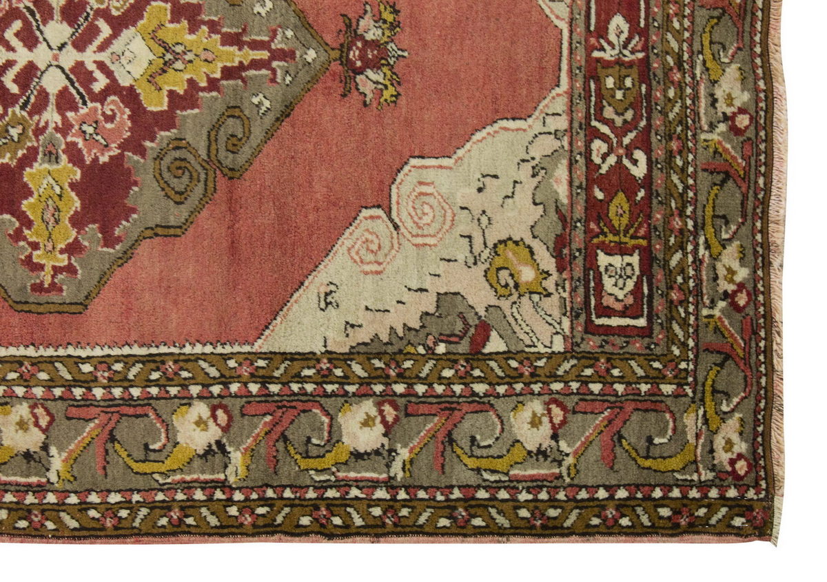 Vintage Rug 3'5" x 5'3" feet  103 x 161 cm