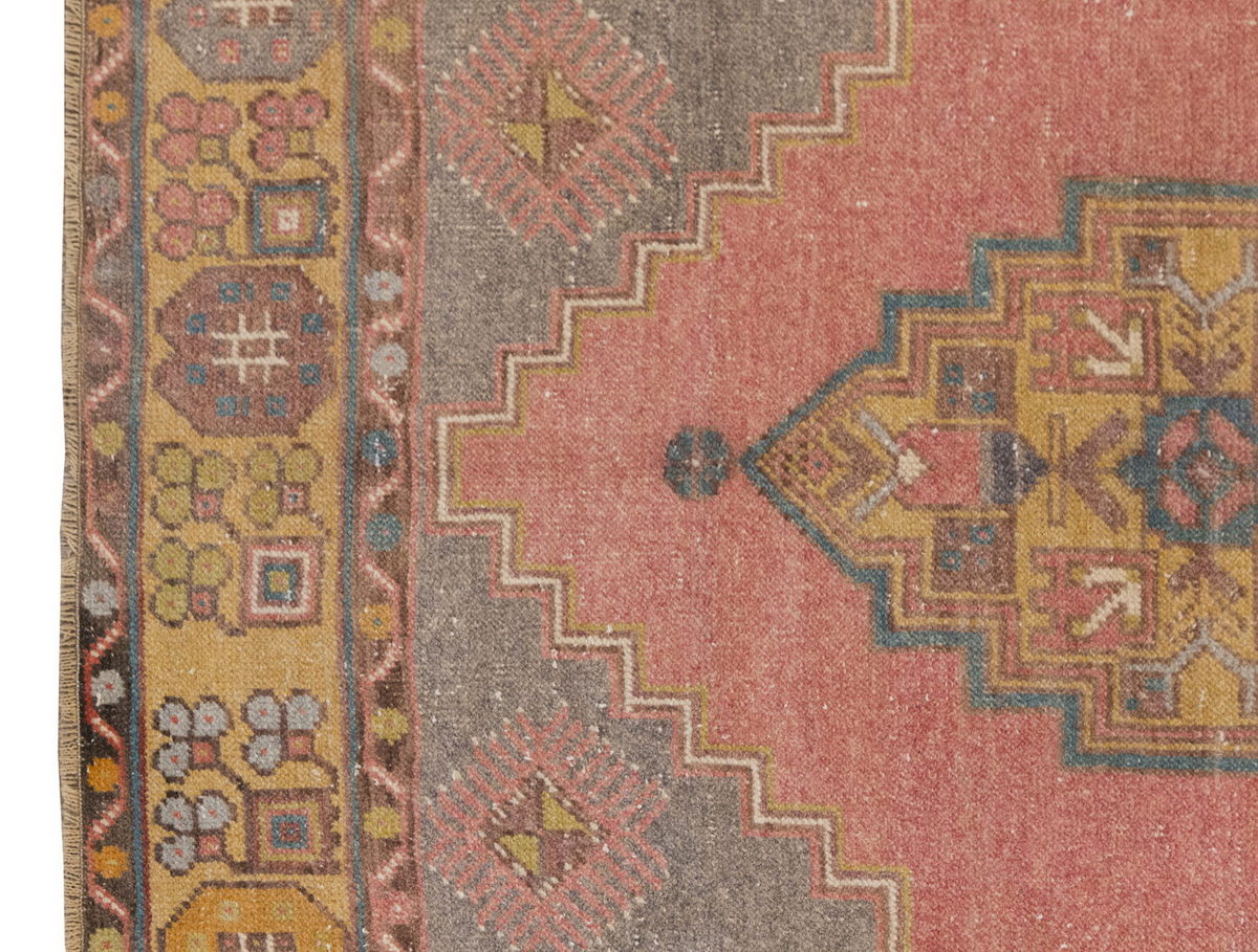 Vintage Rug 3'6" x 5'6" feet 106 x 168 cm