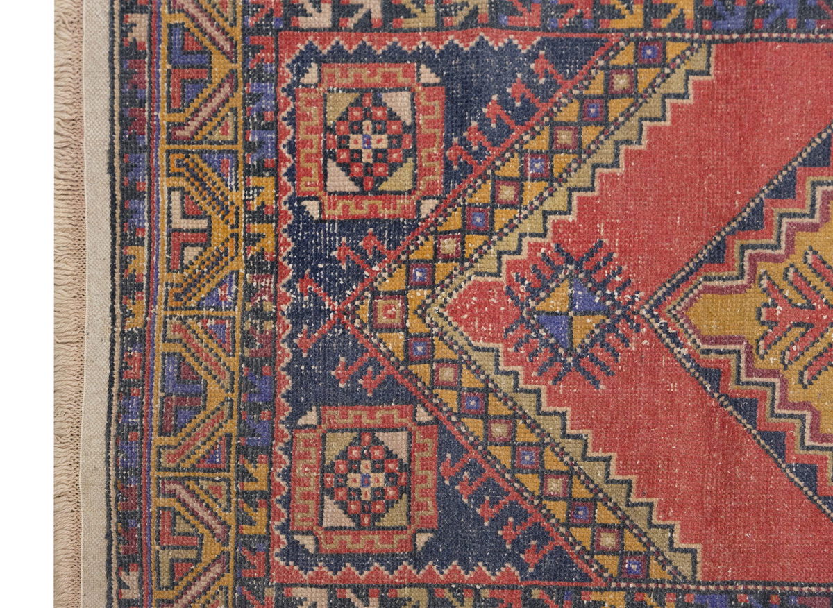 Vintage Rug 3'7" x 5'9" feet 109 x 175 cm