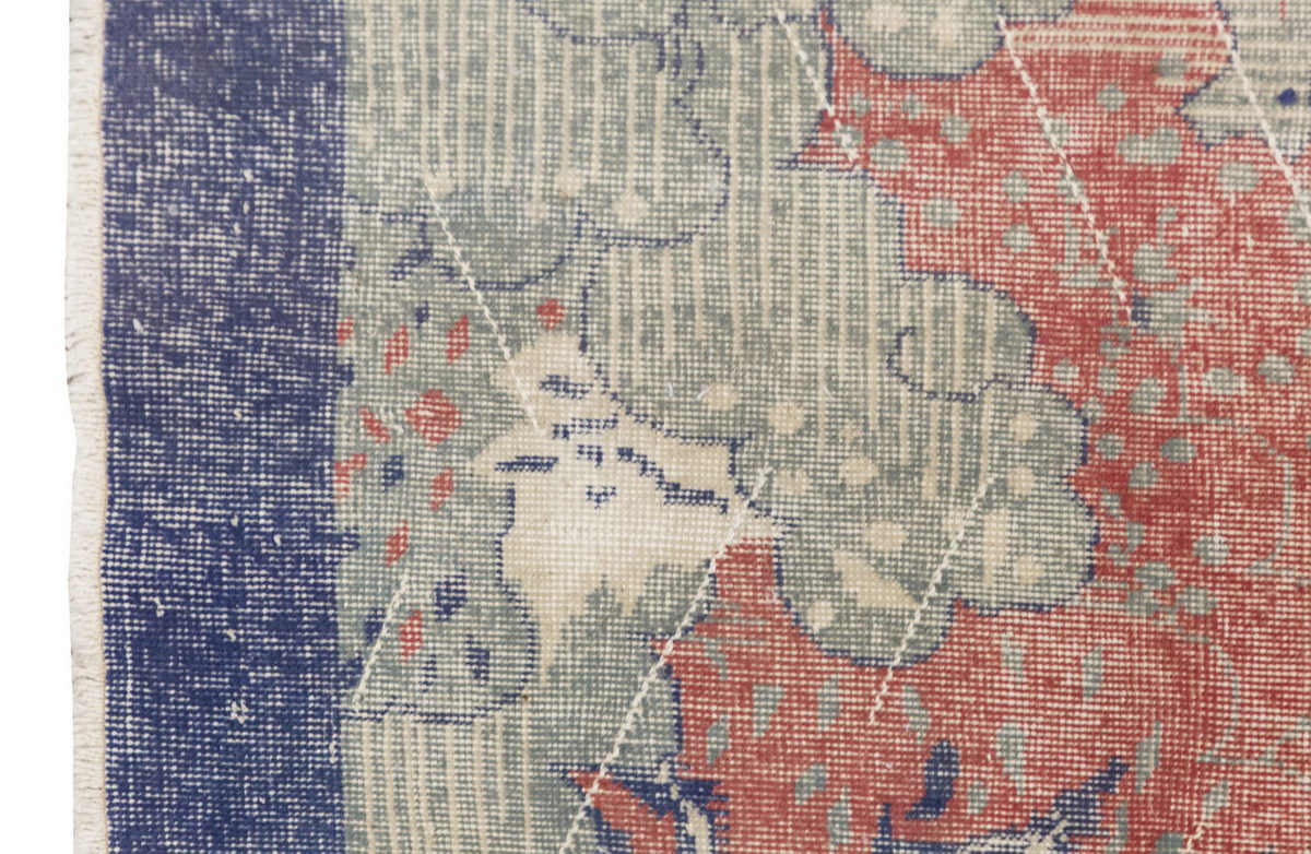 Vintage Rug 3'9" x 6'11" feet 115 x 210 cm