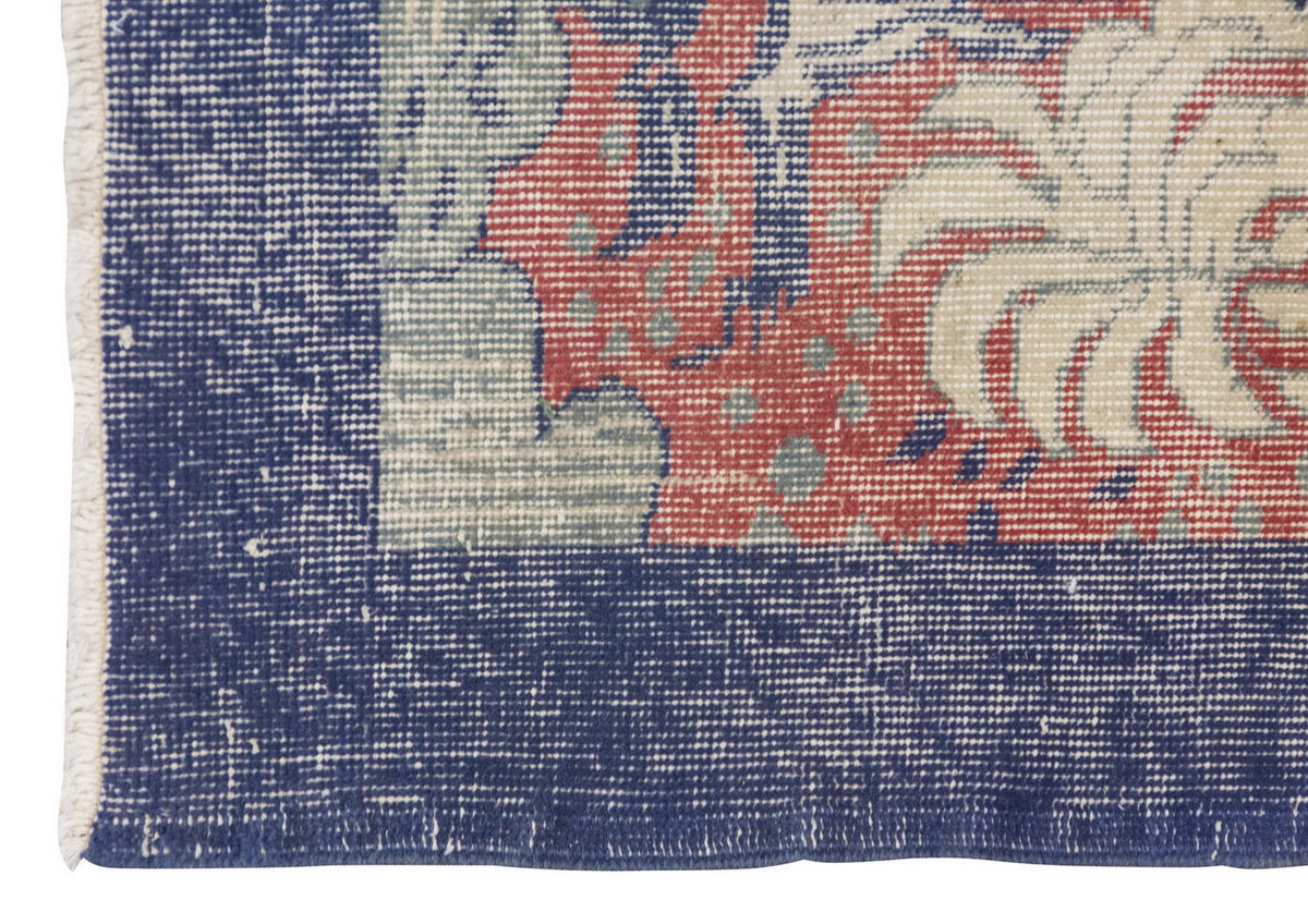 Vintage Rug 3'9" x 6'11" feet 115 x 210 cm