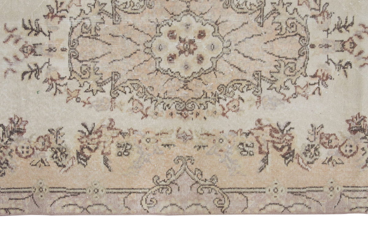 Vintage Rug 3'9" x 7" feet  115 x 211 cm
