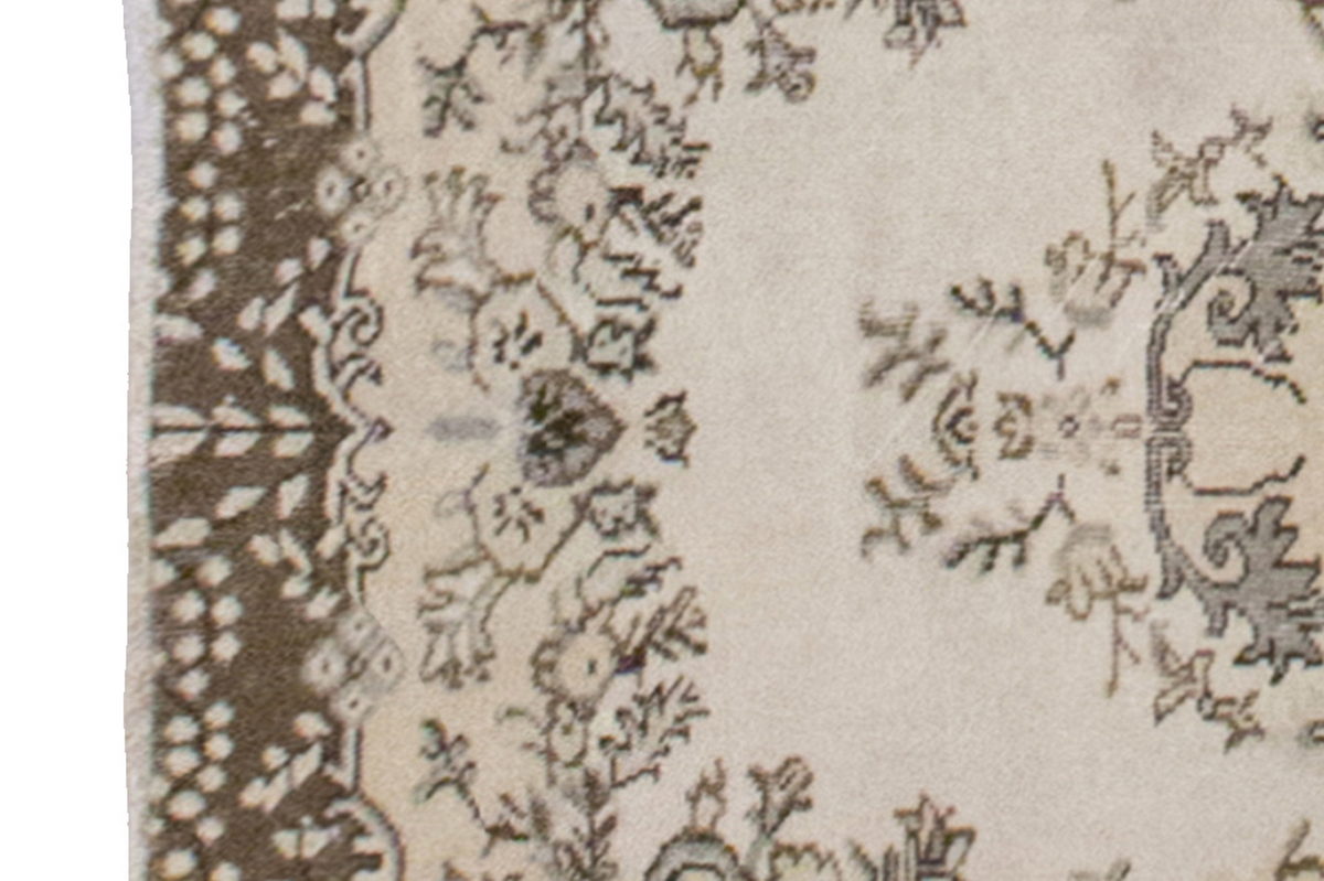Vintage Rug 3'9" x 7'1" feet 115 x 215 cm