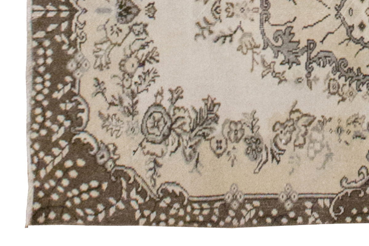 Vintage Rug 3'9" x 7'1" feet 115 x 215 cm