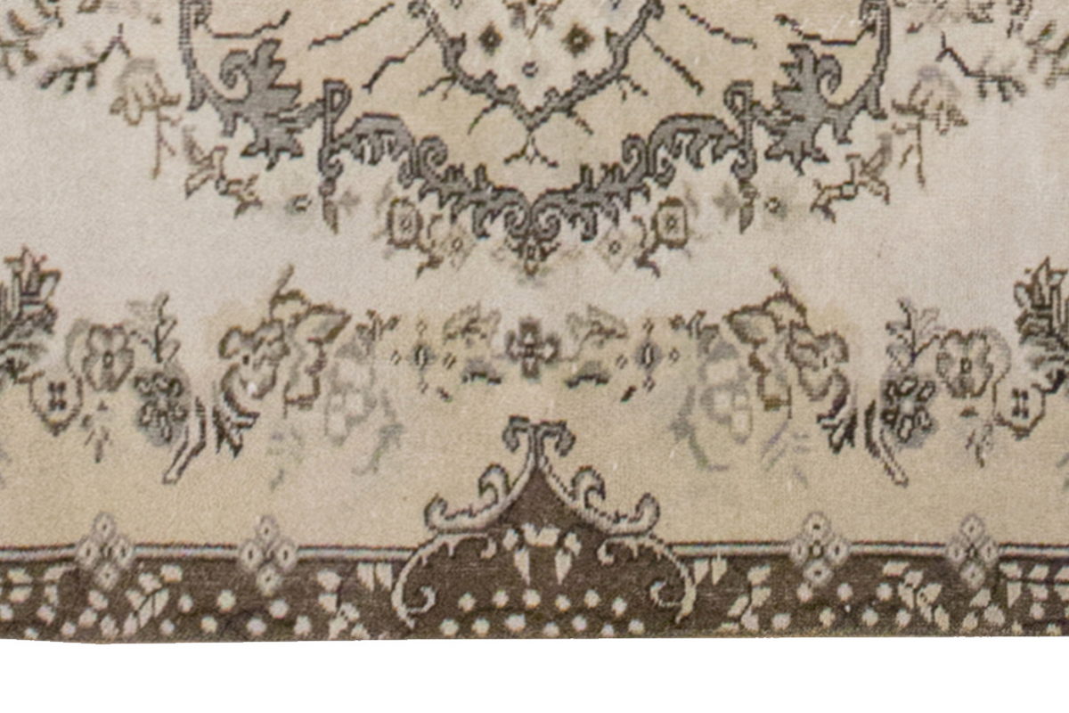 Vintage Rug 3'9" x 7'1" feet 115 x 215 cm