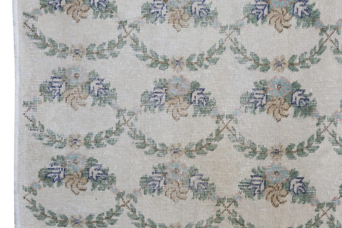 Vintage Rug 4'1" x 7'2" feet 125 x 218 cm
