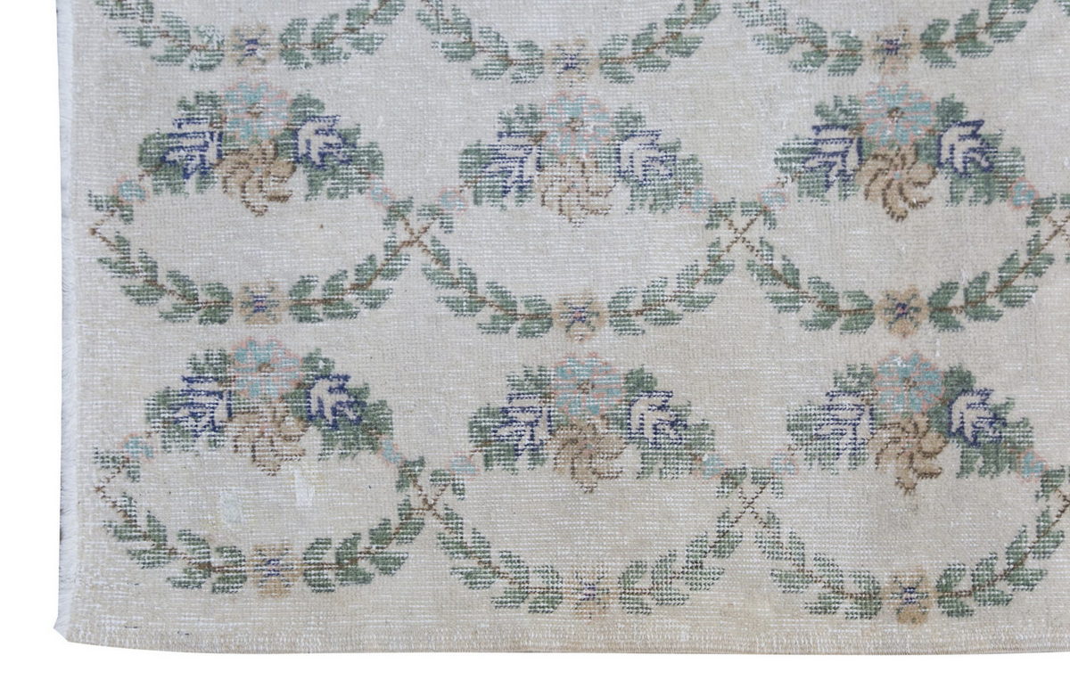 Vintage Rug 4'1" x 7'2" feet 125 x 218 cm